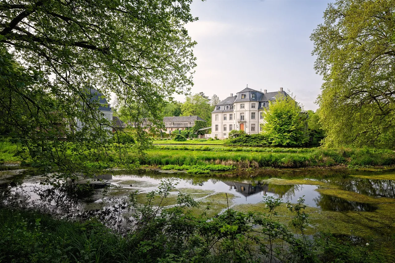 Sala balowa w zamku w Pszczynie — neorenesansowe wnętrza Hochbergów