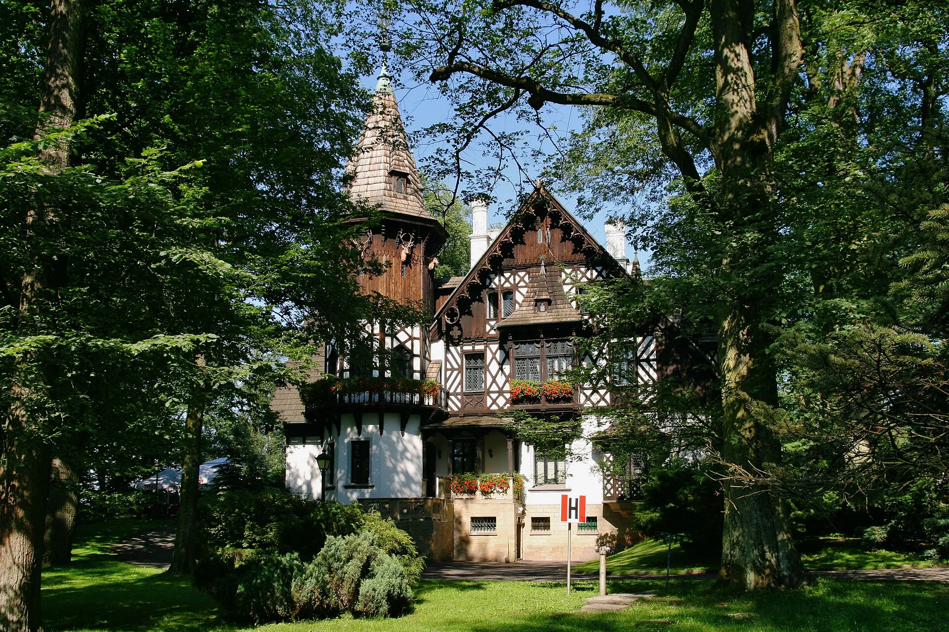 Promnice — fasada zameczka