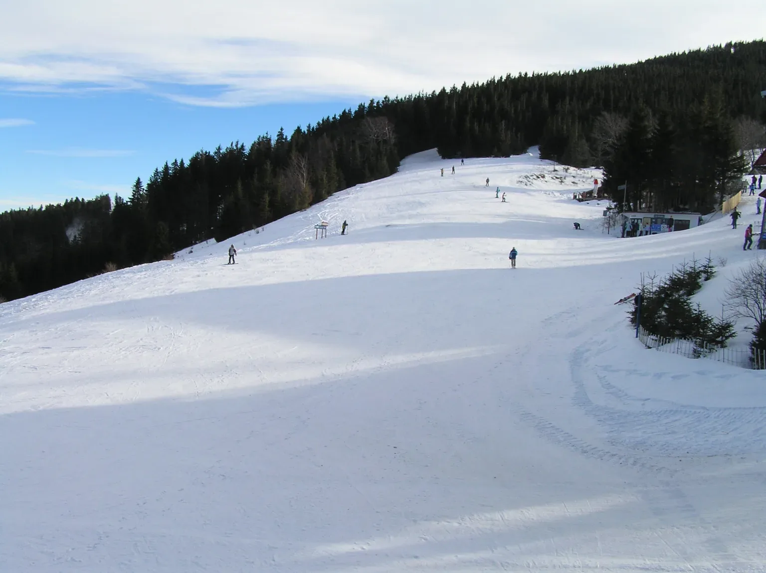 Narciarze na stoku Szczyrk Mountain Resort
