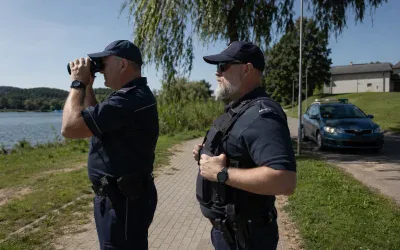 Bezpieczne wakacje nad wodą: poradnik policji i zasady BHP