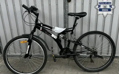 Policja w Knurowie szuka właściciela porzuconego roweru