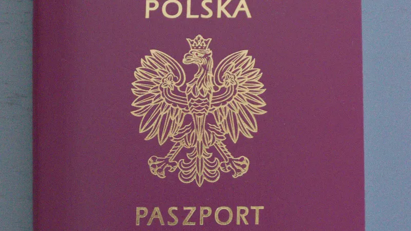 Okładka polskiego paszportu