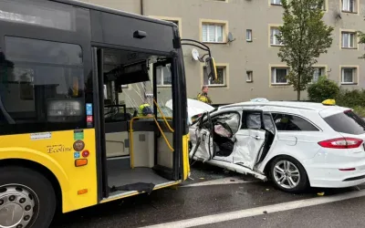 Wypadek w Gliwicach: Zderzenie taksówki z autobusem