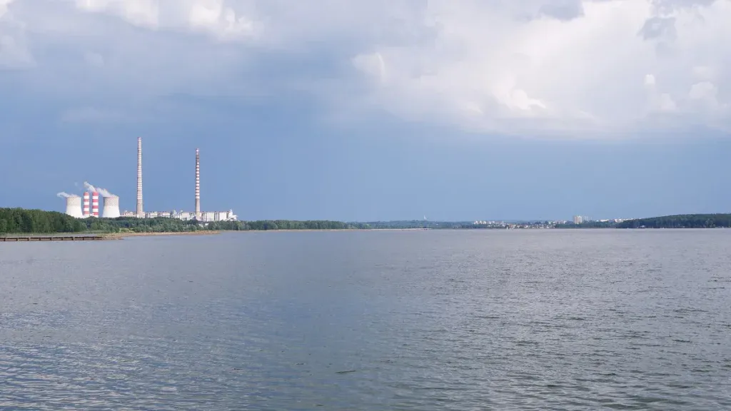 Zalew Rybnicki (Jezioro Rybnickie) widziany z zapory