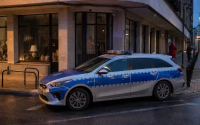 Kradzież za 1700 zł. Policja szuka dwóch kobiet
